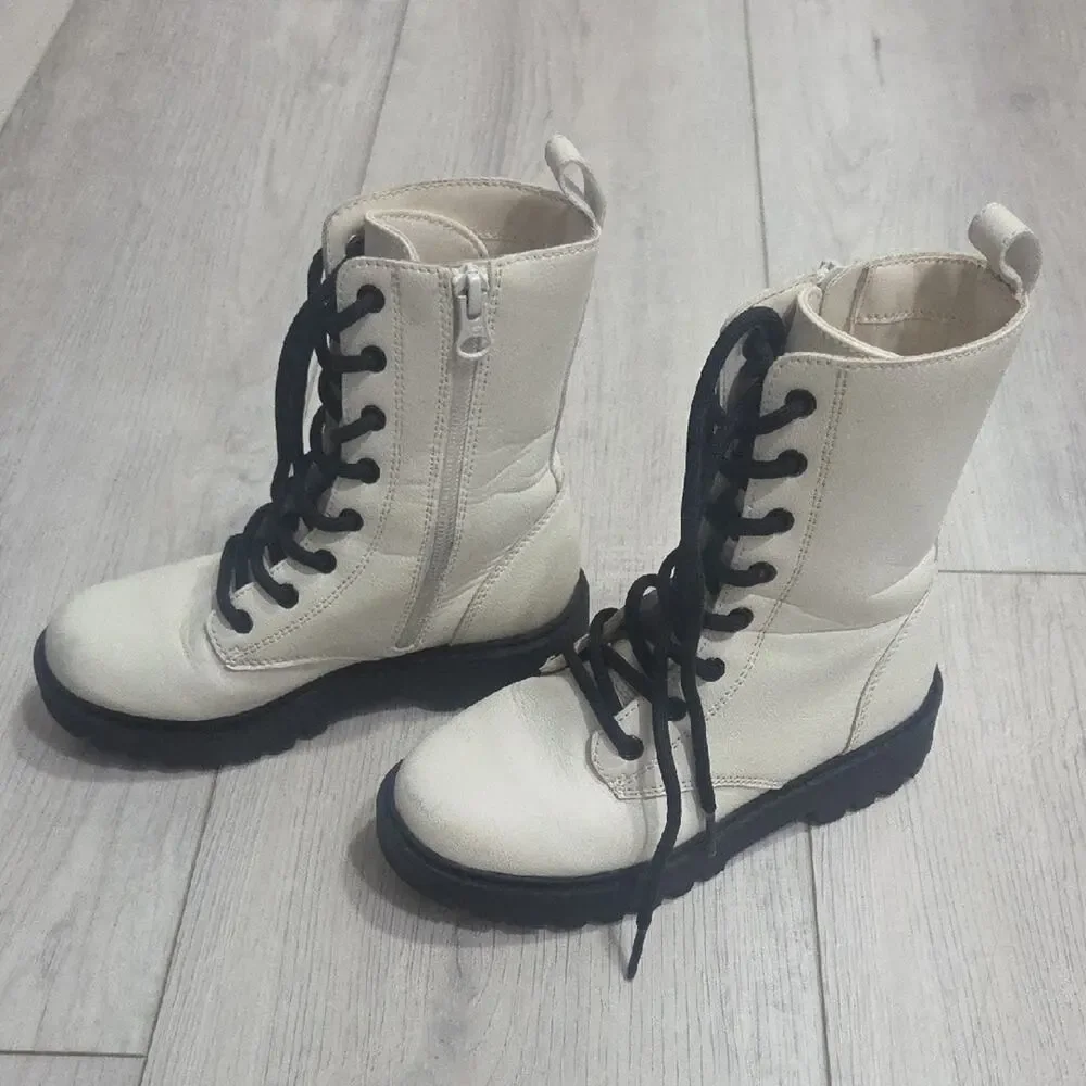 art class stylish cream